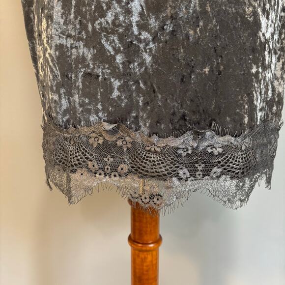 Vintage Guess crushed velvet and lace mini dress, size - Picture 2 of 9
